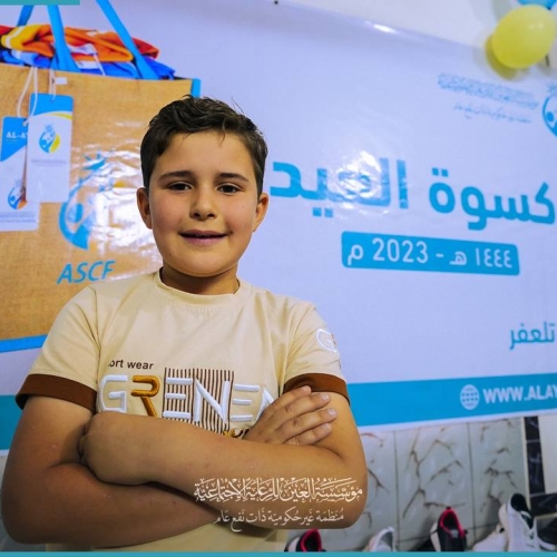 الأطفال اليتامى في نينوى يستلمون كسوة العيد من مؤسسة العين